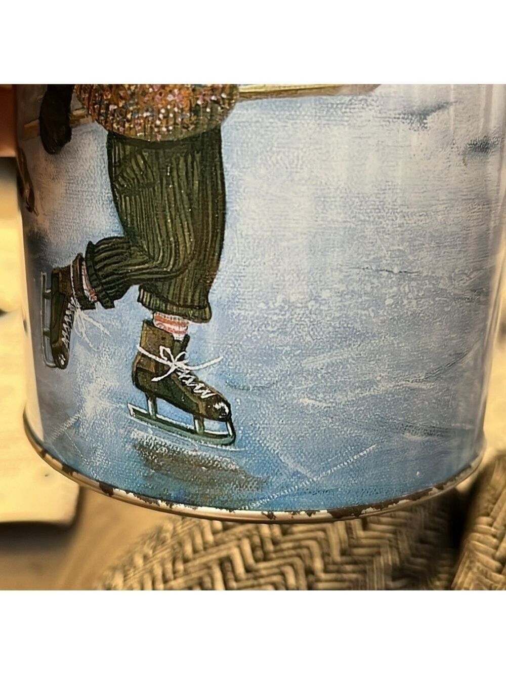Limited Edition Tim Hortons collector tin. “Skating Pond” Collector series #003 - Picture 8 of 8